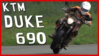 ESSAI KTM Duke 690  cure dorange [upl. by Ramsey]