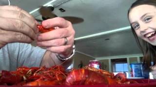 How to peel crawfish faster [upl. by Hseyaj]