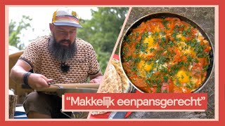 Shakshuka met zelfgemaakt flatbread 1  Campingkoken met Ramon [upl. by Roland]